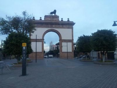 Triumphal Arch Walkway Heroes 